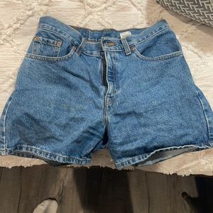 COPY - Vintage Levi mom shorts